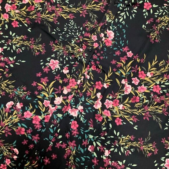 Well Worn Women's Floral Button Front Blouse Size 3X NWT - Picture 7 of 12